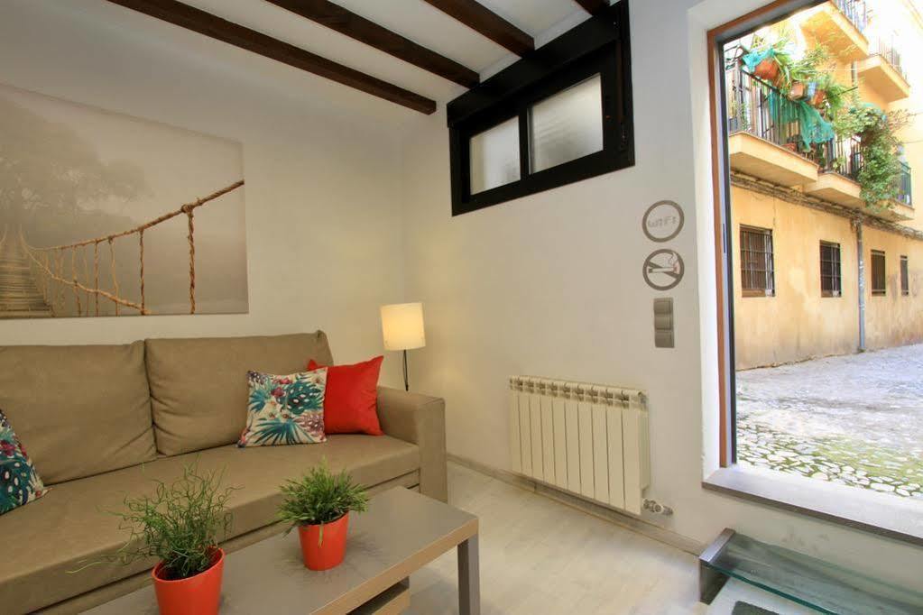 Apartamentos Inside Alhacaba กรานาดา ภายนอก รูปภาพ